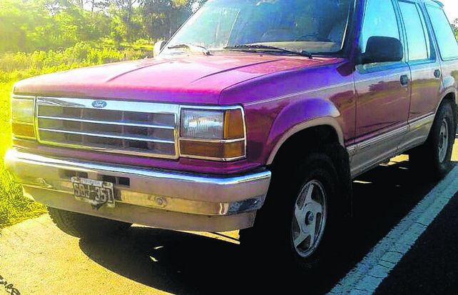 misterio. La Ford Explorer roja modelo 92 tenía 193 mil pesos escondidos.