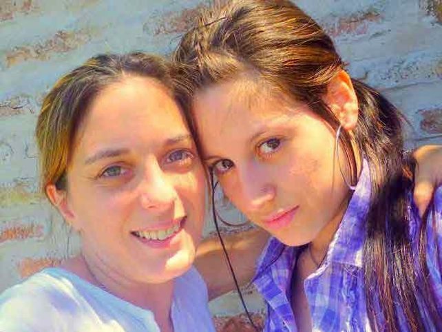 Afirman que echaron de su casa a la maestra maltratadora del jardín Tribilín