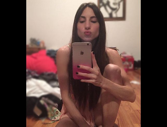 Las fotos de Magui Bravi que posa sexy frente al espejo