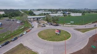 La nueva rotonda se construy{o teniendo en cuenta la seguridad vial y lograr una mejor transitabilidad para el sector productivo del Parque Industrial de Alvear.