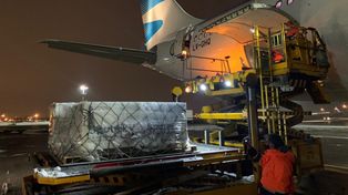 El vuelo con el segundo cargamento de vacunas Sputnik V llega al mediodía a Ezeiza