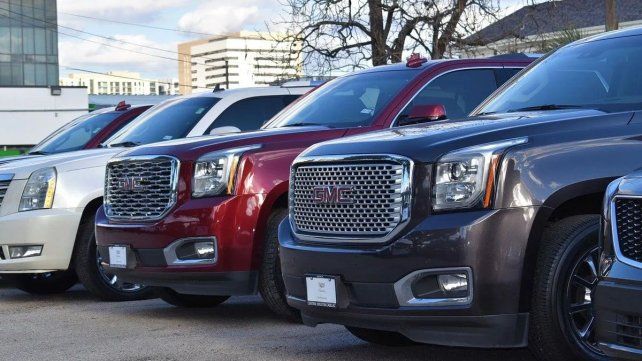 El gobierno permitirá a particulares la importación directa de automóviles nuevos y usados. Federico Sturzenegger presiona a automotrices locales&nbsp;