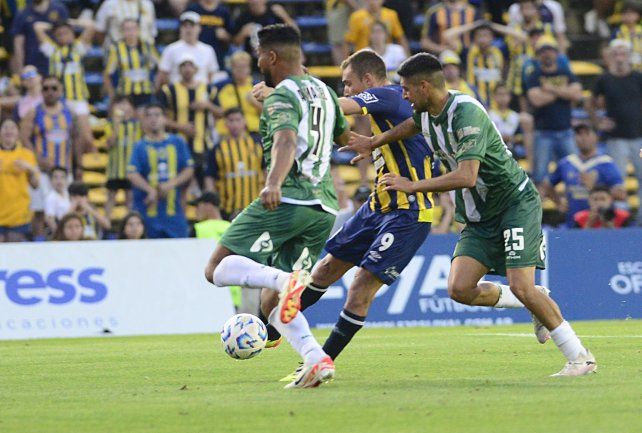 Marco Ruben no tuvo chances claras de gol. En la última remató con efectividad