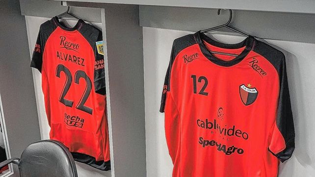 Colón ya no luce el logo de Kelme en la camiseta Colón ya no luce el logo de Kelme en la camiseta