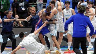 Final con piñas y derrota agónica: noche negra para Argentina en la AmeriCup.