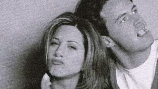 Matthew Perry y Jenniffer Aniston posan en una de las imágenes del último posteo de la actriz.&nbsp;