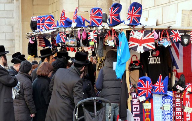 Controvertido. Miembros de la comunidad Belz en Londres. Un precepto religioso los puso en la discusión pública.