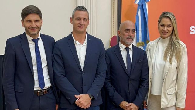 “Lo que pasó la semana pasada en el Senado de la Nación es un ejemplo de que la política nacional sigue estando de espaldas a la gente “Lo que pasó la semana pasada en el Senado de la Nación es un ejemplo de que la política nacional sigue estando de espaldas a la gente