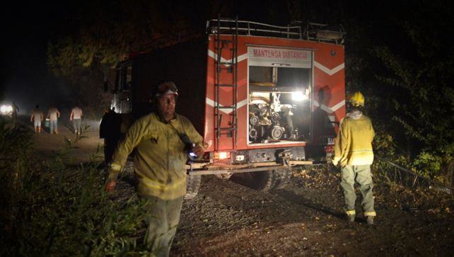 Incendio en El Bolsón: impresionantes imágenes del fuego que rodea a El Hoyo