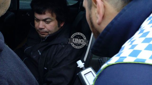 Conducía alcoholizado y chocó contra una columna