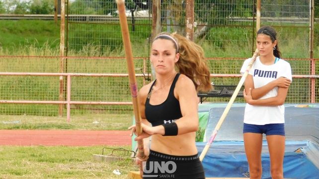 La santafesina Aldana Garibaldi logró una marca de 3.20 en la prueba de salto con garrocha.