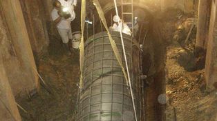 Socavón de Urquiza: se colocaron los primeros tramos de reparación del conducto cloacal