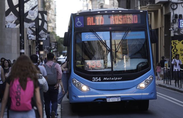 Un nuevo aumento del boleto en Rosario pone sobre la mesa las consecuencias de la quita de subsidios por parte del gobierno nacional.&nbsp;