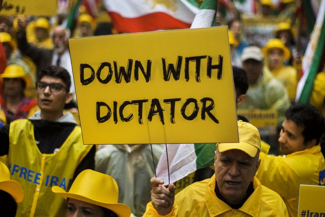Protesta porque Irán ejecutó a una joven que mató a su marido