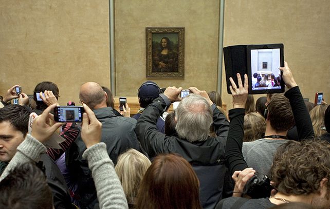 La obra más famosa de Leonardo Da Vinci está expuesto en el museo parisino El Louvre.