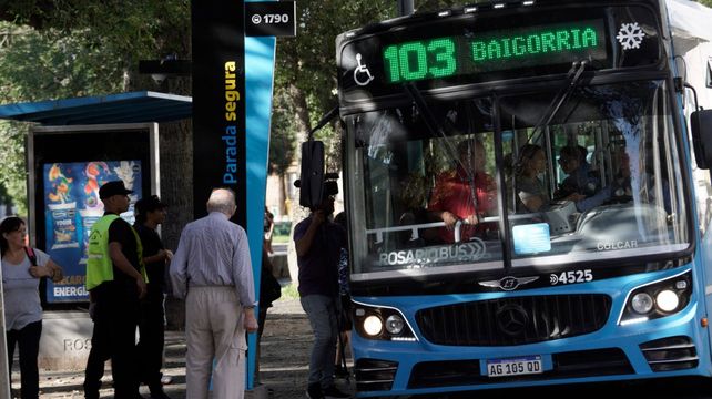 El presidente Javier Milei firmó un nuevo DNU que tensiona al máximo al sistema de transporte y la caja de jubilaciones de Santa Fe.&nbsp;