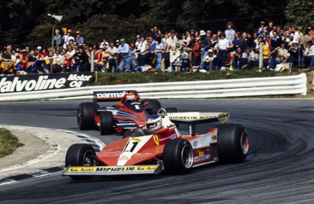 Reutemann acaba de superar a Niki Lauda