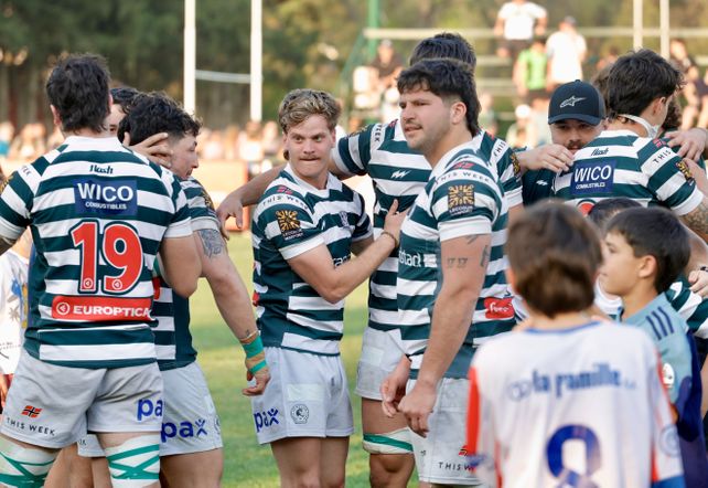 El festejo del equipo de Fisherton tras la gran victoria sobre Duendes en semis.