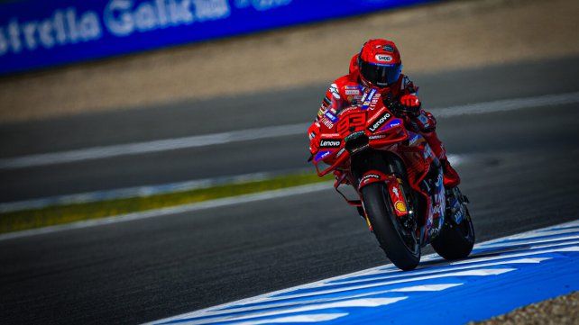 Márquez se impuso en la carrera sprint de España y estiró su ventaja en el MotoGP