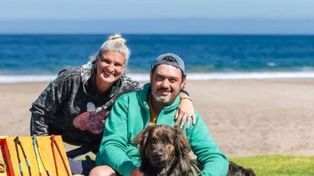 Romina y Patricio, junto a Camilo. La pareja de Rosario que viaja rumbo a Alaska.