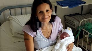 Agradecemos al policía que nos ayudó, dijo la mamá que en su día dio a luz en la calle