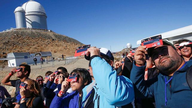 El eclipse convocó a multitudes que disfrutaron en seis provincias