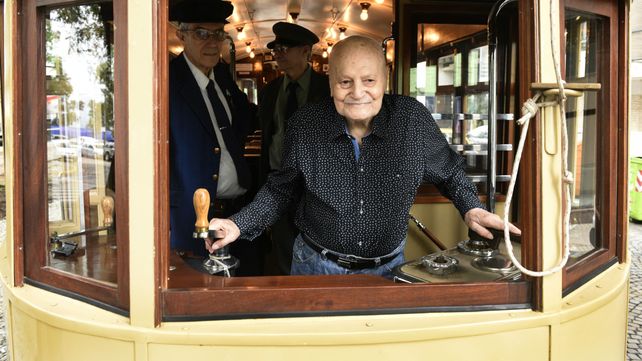 Rafael Diciembre se subió el lunes 30 de abril al coche de la línea 15 que manejó hasta el 63.