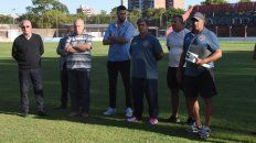 Todos unidos. La comisión directiva y el técnico Marcelo Vaquero serán los encargados de armar el equipo para disputar el torneo de la Primera C. Todos unidos. La comisión directiva y el técnico Marcelo Vaquero serán los encargados de armar el equipo para disputar el torneo de la Primera C.