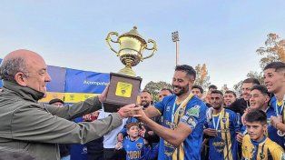 Defensores de Nebel, que es dirigido por Gustavo Bou en esta temporada, se quedó con la copa.