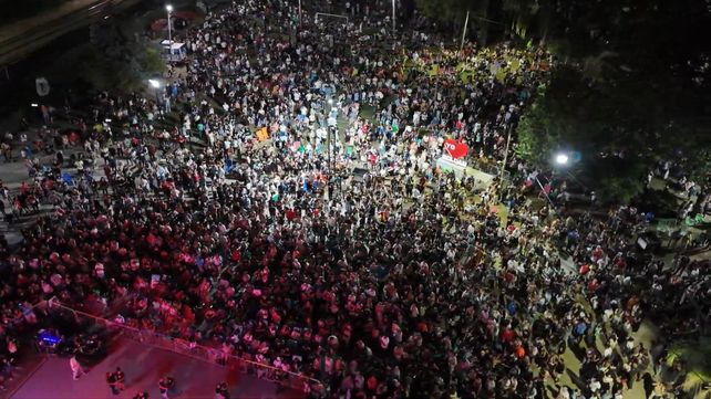 Más de 30 mil personas disfrutaron de las comparsas y espectáculos musicales en los carnavales roldanenses