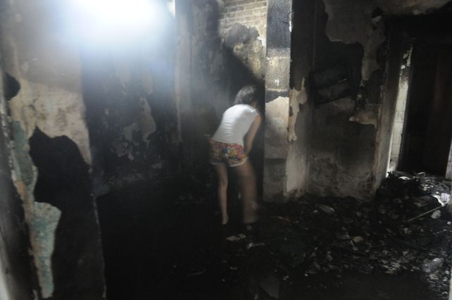 Explosión e incendio en una vivienda en barrio Centenario