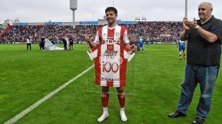Emotiva distinción a Federico Vera por llegar a los 100 partidos en Unión