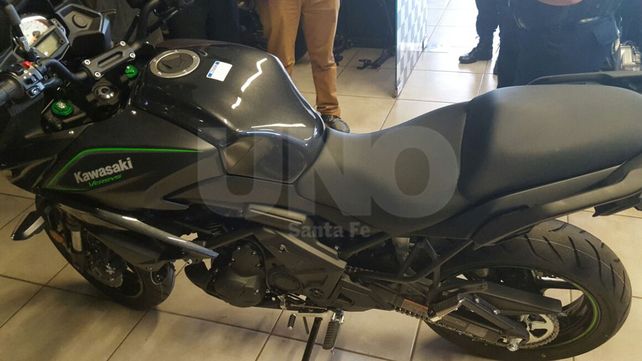 Persecución y arresto de dos ladrones que robaron una moto 0 km en una concesionaria