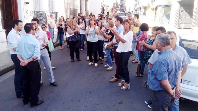 Empleados de la Secretaría de Trabajo protestan por recorte de adicionales