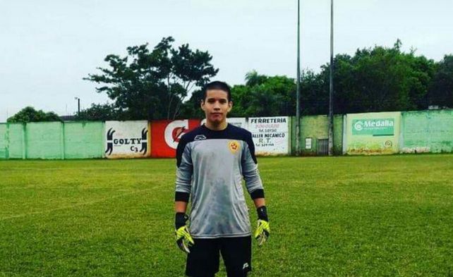 Joven futbolista recibió un pelotazo en el estómago y murió