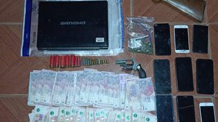 Una parte de los elementos secuestrados en los allanamientos realizados en San Jorge.&nbsp;