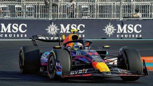 El piloto mexicano fue determinante en la última qualy para quedarse con lo mejor en callejero de Miami.