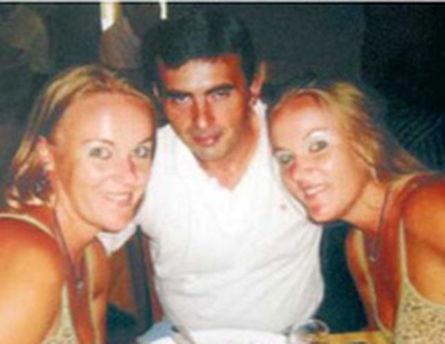 Las gemelas Kuegler y su novio Juan Carlos ya tienen su propio tema de amor