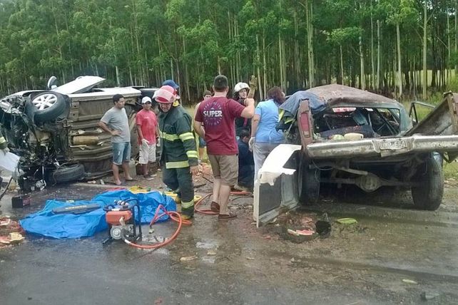 Un choque frontal entre un auto y una camioneta provocó otra muerte en la Autovía Artigas