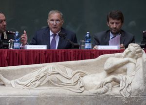 Estados Unidos devuelve a Italia tres frescos robados en Pompeya
