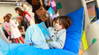 Entre cuentos, juegos y escondites: los más chicos tienen su lugar en la Feria del Libro