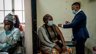 Sudáfrica, donde se originó Ómicron, dejó de creer en las  cuarentenas