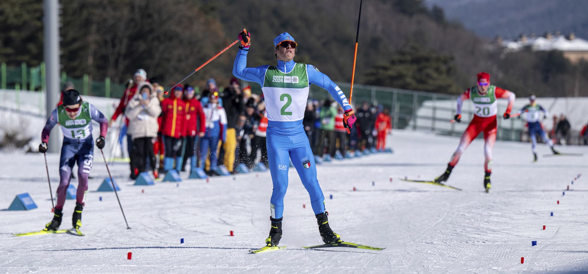 Federico Pozzi de Italia, en el centro, celebra cruzar la línea de meta para ganar la medalla de oro en el sprint masculino de esquí de fondo en el Centro de Biatlón de Alpensia durante los Juegos Olímpicos de la Juventud de Invierno en Gangneung, provincia de Gangwon. Corea del Sur, lunes 29 de enero de 2024. (Jonathan Nackstrand/OIS vía AP) Federico Pozzi de Italia, en el centro, celebra cruzar la línea de meta para ganar la medalla de oro en el sprint masculino de esquí de fondo en el Centro de Biatlón de Alpensia durante los Juegos Olímpicos de la Juventud de Invierno en Gangneung, provincia de Gangwon. Corea del Sur, lunes 29 de enero de 2024. (Jonathan Nackstrand/OIS vía AP)