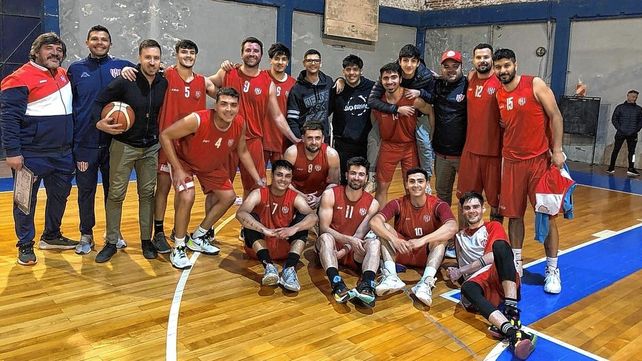 Unión B goleó a UNL y quedó tercero en la A2B al cabo de la primera rueda por el Torneo Oficial.