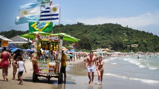 Brasil bate récord con nueve millones de turistas extranjeros en 2025: 3 millones fueron argentinos