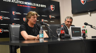 7 de noviembre de 2022. Gabriel Heinze brindó su primera conferencia de prensa como DT de Newells junto a Astore.