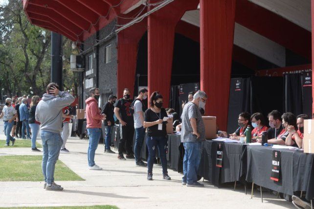 Dentro de poco los socios de Newells elegirán la nueva conducción.