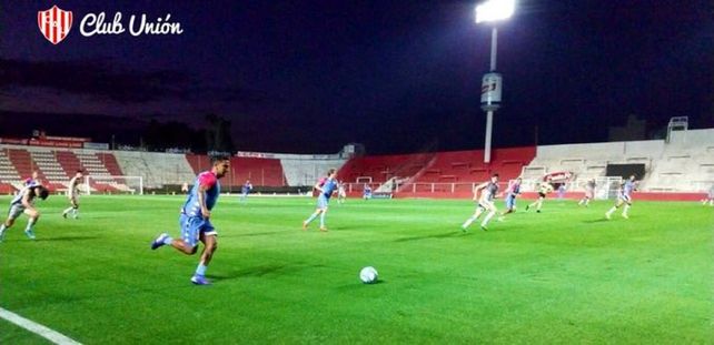 Con un equipo alternativo, Unión igualó un amistoso frente a Cosmos