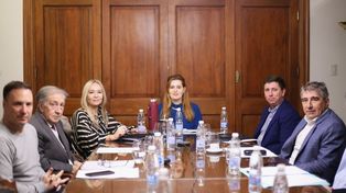 Cecilia Vranicich (izquierda), jefa del MPA, en la reunión con integrantes de la comisión Bicameral de Acuerdos a raíz de la crisis en la regional rosarina.