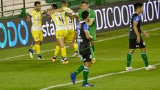Gritalo canalla. Central festeja el empate de su goleador, Marco Ruben. Gritalo canalla. Central festeja el empate de su goleador, Marco Ruben.